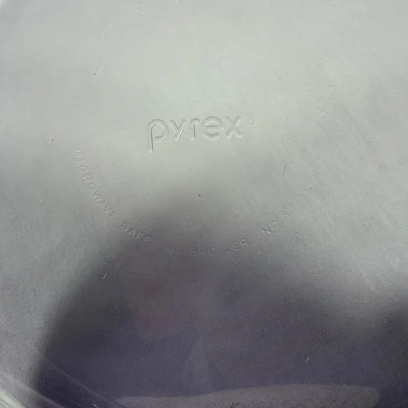 Vintage Pyrex Amethyst Glass Pie Plate Baking Dish 9.5” Rare Color-USA - Picture 2 of 5